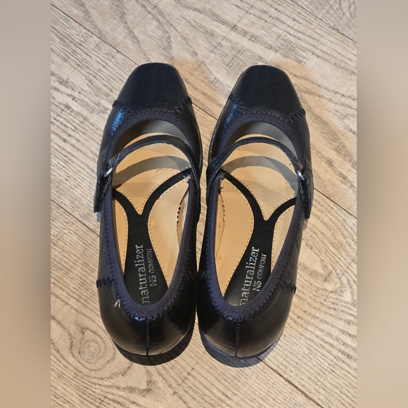 Naturalizer | Elegant Black 'Lola' Leather Wedge Shoes, Size 4M - Picture 3 of 9